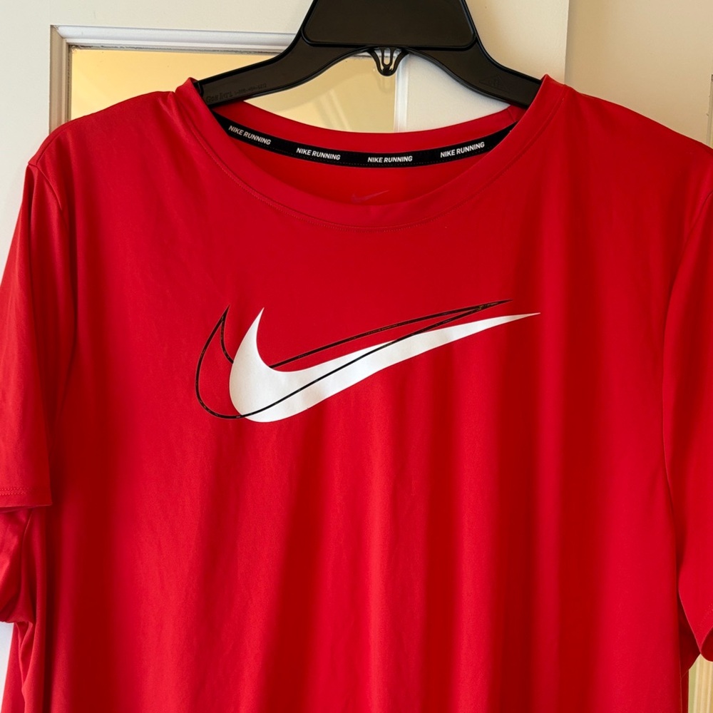 NWOT 2X Nike Swoosh Short Sleeve Red Tee shirt running dri fit